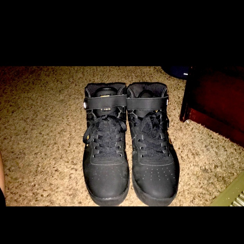 I'm selling shoes